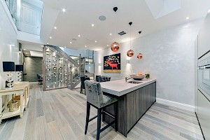 Luxury kitchen installation with Breakfast bar.